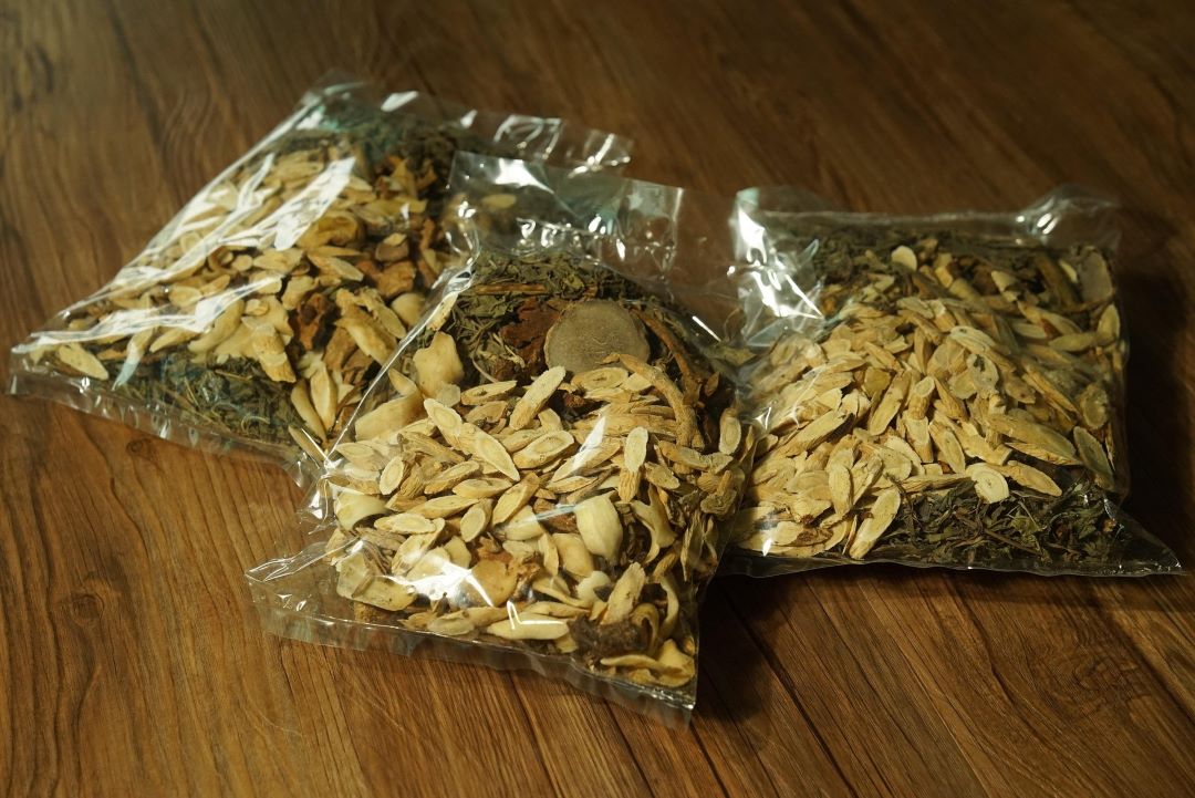 中醫藥器材歷史交易金額與折扣帶入